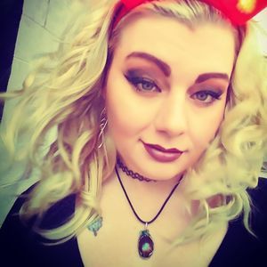 Meet your Posher, Corinne